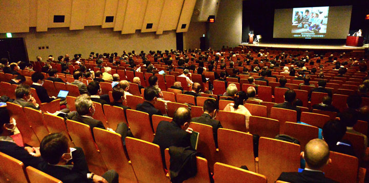 「世界人権宣言」73周年を記念しての東京集会。フォトジャーナリストの安田菜津紀さんの講演で学んだ（12月6日・東京）