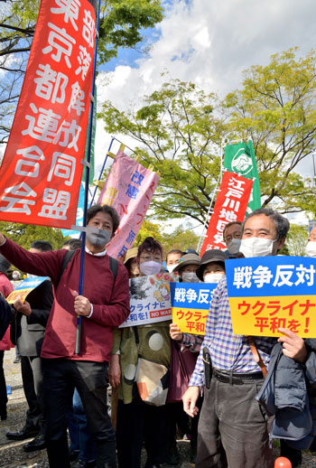 東京都連からは15人が参加し、デモ行進した