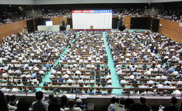 佐賀県内をはじめ、九州内外から4000人が参加した（5月20日・佐賀市）