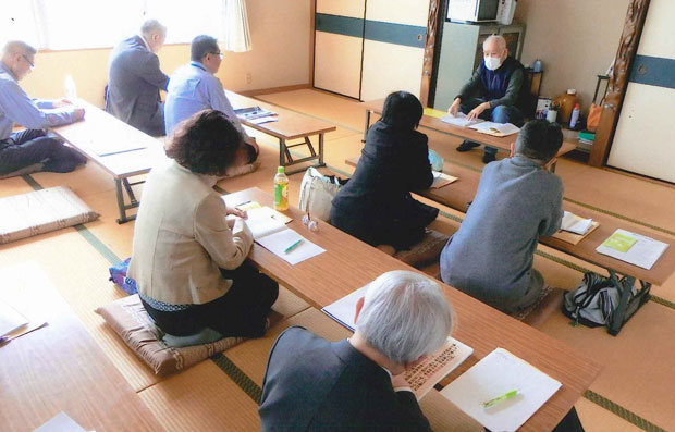 松山法務局と松山市人権擁護委員らが地域を訪ね、学習を深めた（3月20日・愛媛県松山市）