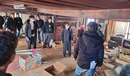 「ふるさとを返せ　津島原発訴訟」原告の石井さんの案内で家屋をフィールドワーク（3月5日・福島県浪江町）