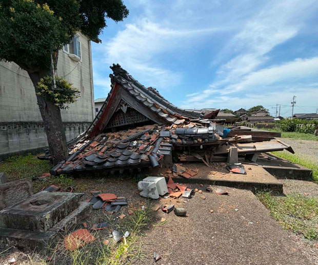 最大震度７の揺れで倒壊した唐崎神社（7月30日・熊本県八代市）